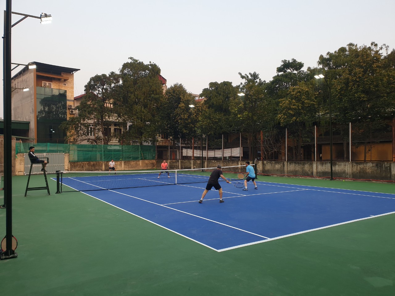 Công đoàn Xí nghiệp Dịch vụ Điện lực Bắc Ninh cải tạo sân tennis tạo sân chơi cho CBCNV